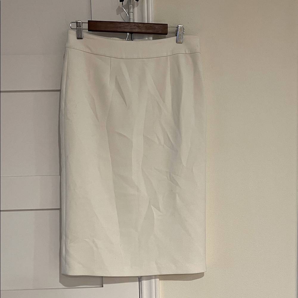 Alice + Olivia White Pencil Skirt- Zipper and Back Slit- Size 10 EUC